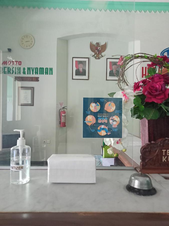 Hotel Trio Surakarta  Ngoại thất bức ảnh