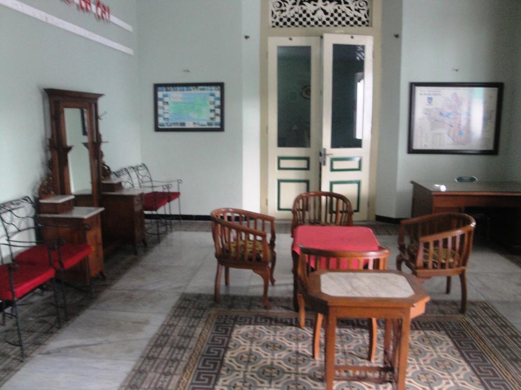 Hotel Trio Surakarta  Ngoại thất bức ảnh
