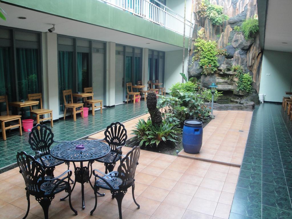 Hotel Trio Surakarta  Ngoại thất bức ảnh
