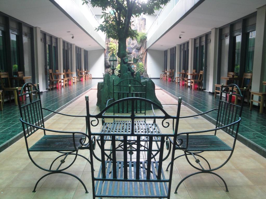 Hotel Trio Surakarta  Ngoại thất bức ảnh